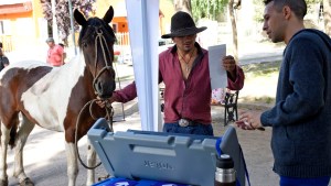 Así aprenden a usar el voto electrónico en el interior de Neuquén