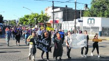 Imagen de Cutral Co: masiva protesta tras el asesinato de una mujer