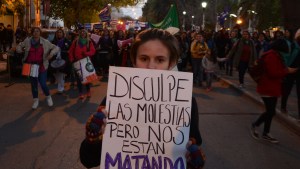 Femicidio en Neuquén: docentes recordaron a  Gimena con una poema