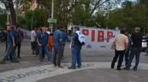 Imagen de La protesta de la Planta de Agua Pesada de Arroyito se mudó al monumento