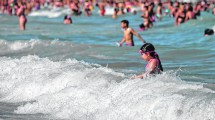 Imagen de Las Grutas: quejas por la exigencia provincial de un seguro covid para los turistas