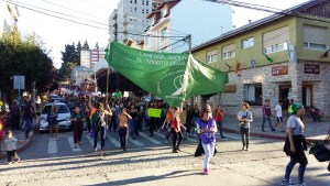 La marea feminista copó el Centro Cívico de Bariloche