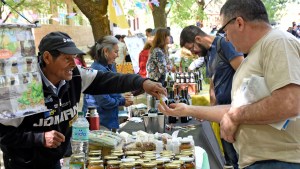 Productos caseros, sanos y baratos son la atracción de las ferias en Neuquén