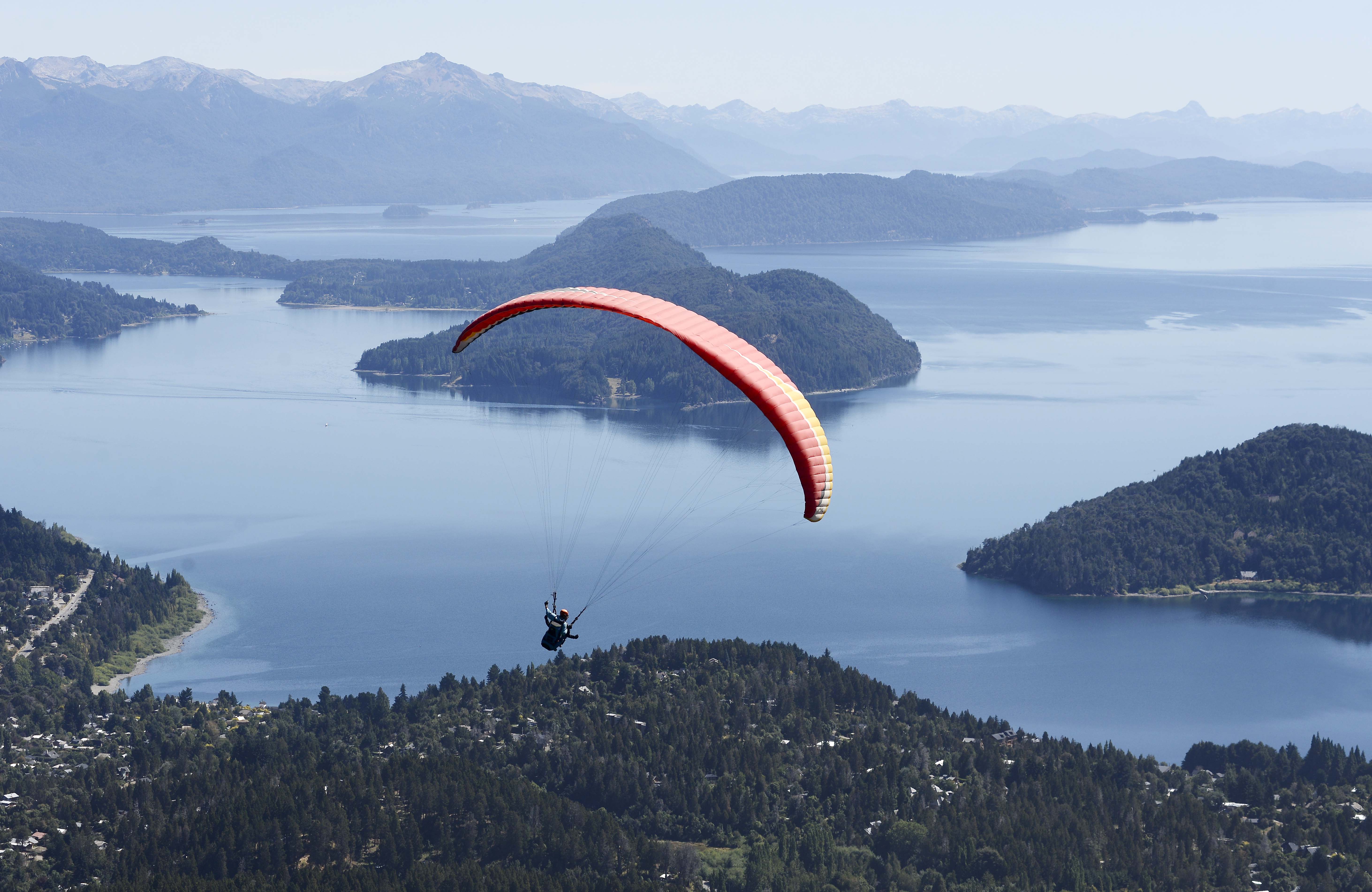 Parapente desde el cerro Otto. Foto: archivo