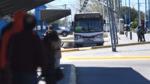 Choferes de la 18 de Mayo esperan soluciones antes de retomar medidas en Roca