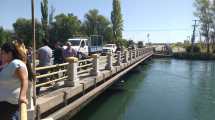 Imagen de Familiares del desaparecido en el canal levantaron el corte en el puente del dique Ballester