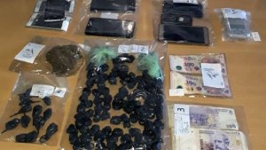 Tras una denuncia al 0800 – Droga detuvieron a dos personas con marihuana y cocaína en Roca