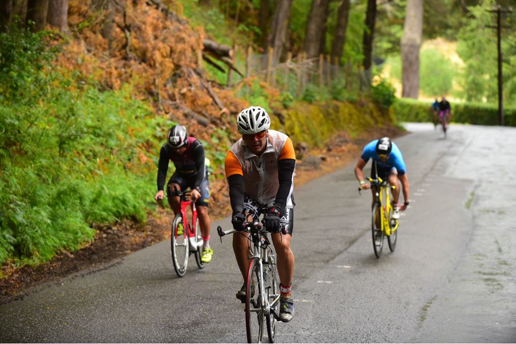 La competencia del Ironman comprende natación en el Lago Moreno, ciclismo y pedestrismo por las avenidas y rutas de Bariloche. Archivo