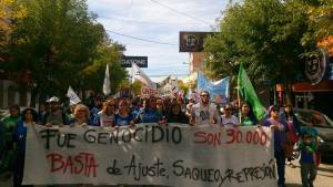 Cipolletti volvió a marchar por la Memoria y señalaron la Comisaría Cuarta como centro de detención