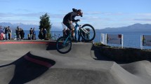 Imagen de Ya saltan las bicis en el pump track de Bariloche