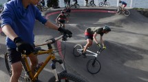 Imagen de Saltos en el pump track de Bariloche