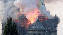 Imagen de Incendio en Notre Dame: Macrón canceló agenda y mostró su tristeza