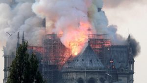 Incendio en Notre Dame: Macrón canceló agenda y mostró su tristeza