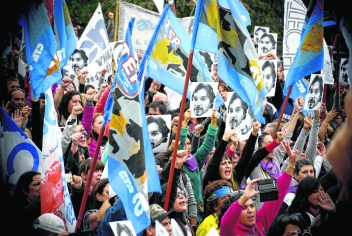 La foto del docente se transformó en un ícono de los reclamos de maestros del todo el país.