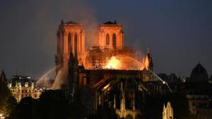 Incendio en Notre Dame: Dudan si podrá salvarse la construcción
