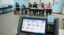 Imagen de Prohibición de colectoras: del amague del MPN a la reelección de Gutiérrez