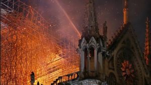 Macron: «Reconstruiremos Notre Dame», aunque «la batalla no está ganada»