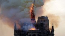 Imagen de Incendio en Notre Dame: así caía la aguja central