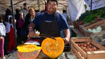 Imagen de La feria de frutas y verduras sin agroquímicos llegó para quedarse en Viedma