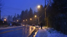 Imagen de Nieve en Bariloche: cortes de energía y rutas complicadas