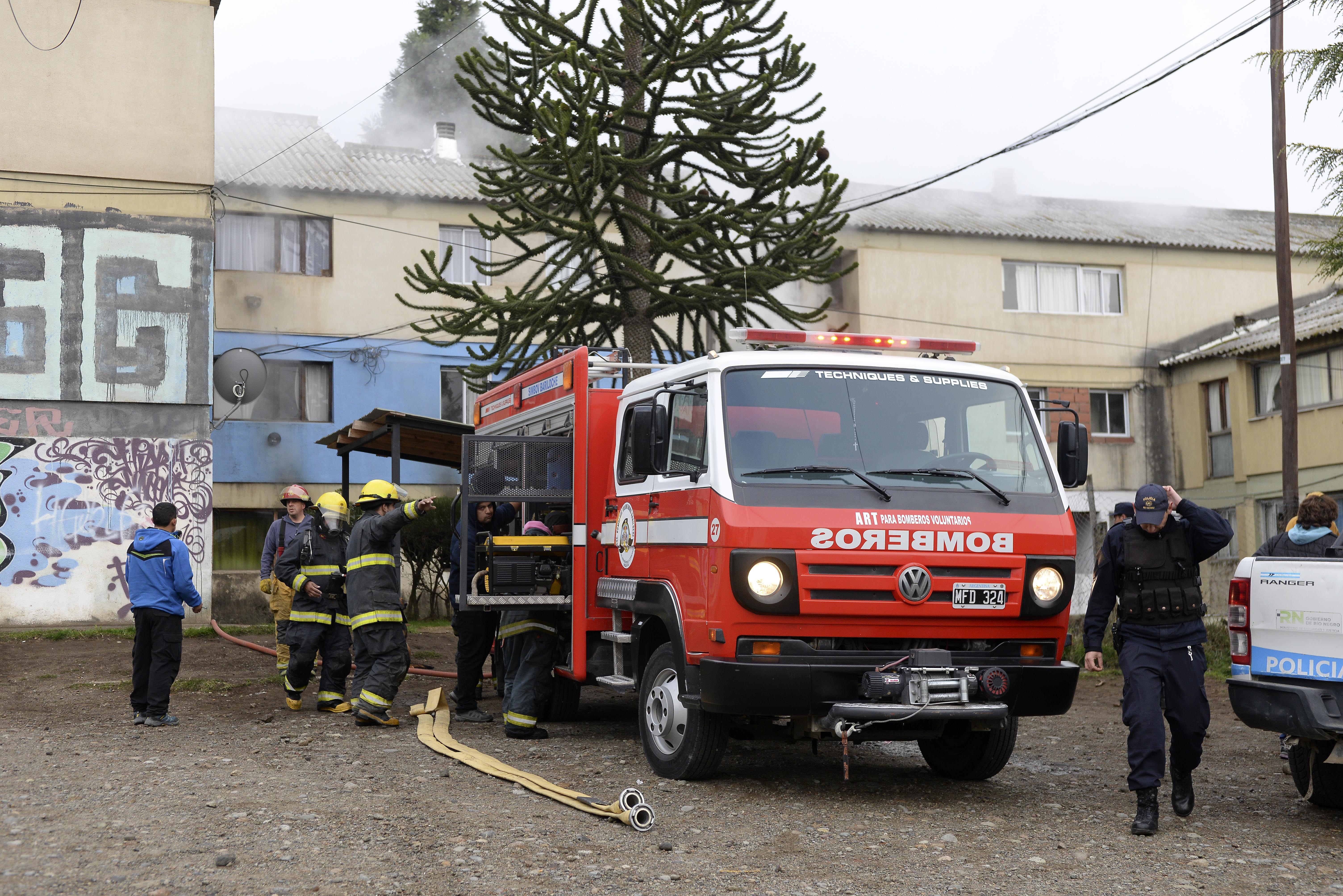 El incendio se produjo en un departamento del barrio Levalle. Foto: Chino Leiva