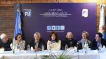 Imagen de CFK volvió a la reunión del PJ y se puso a disposición para armar una coalición