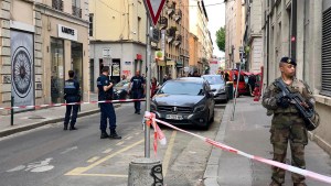 Atentado en el cierre de la campaña electoral deja 13 heridos en Francia