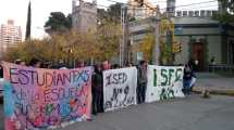 Imagen de Estudiantes cortaron la calle frente a la Casa de Gobierno de Neuquén