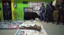 Imagen de Secuestraron droga, armas y ropa trucha en un kiosco de Neuquén