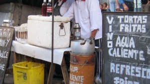 Controlan la venta ambulante en el pasaje petrolero