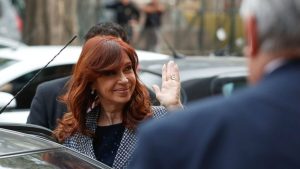 Llegó Cristina y fue recibida al grito de «Vamos a volver»