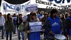 Docentes universitarios realizarán un paro de 48 horas