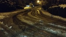 Imagen de Nieve en Bariloche: calles complicadas y cortes de energía