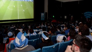 Fanfest en el Teatro Español: mirá el partido de la Selección en pantalla gigante