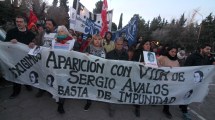 Imagen de Marcha en Picún Leufú a 19 años de la desaparición forzada de Sergio Ávalos