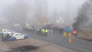 Presencia policial para impedir el corte de la 22 y protestas en el centro de Neuquén