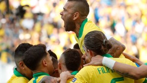 Brasil goleó a Perú y se quedó con el Grupo A de la Copa América