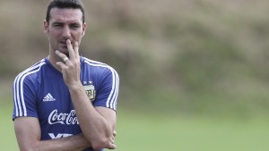 Scaloni paró un equipo con cuatro cambios en la práctica matutina