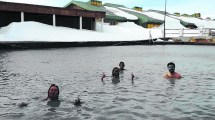 Imagen de Baño termal rodeados de nieve