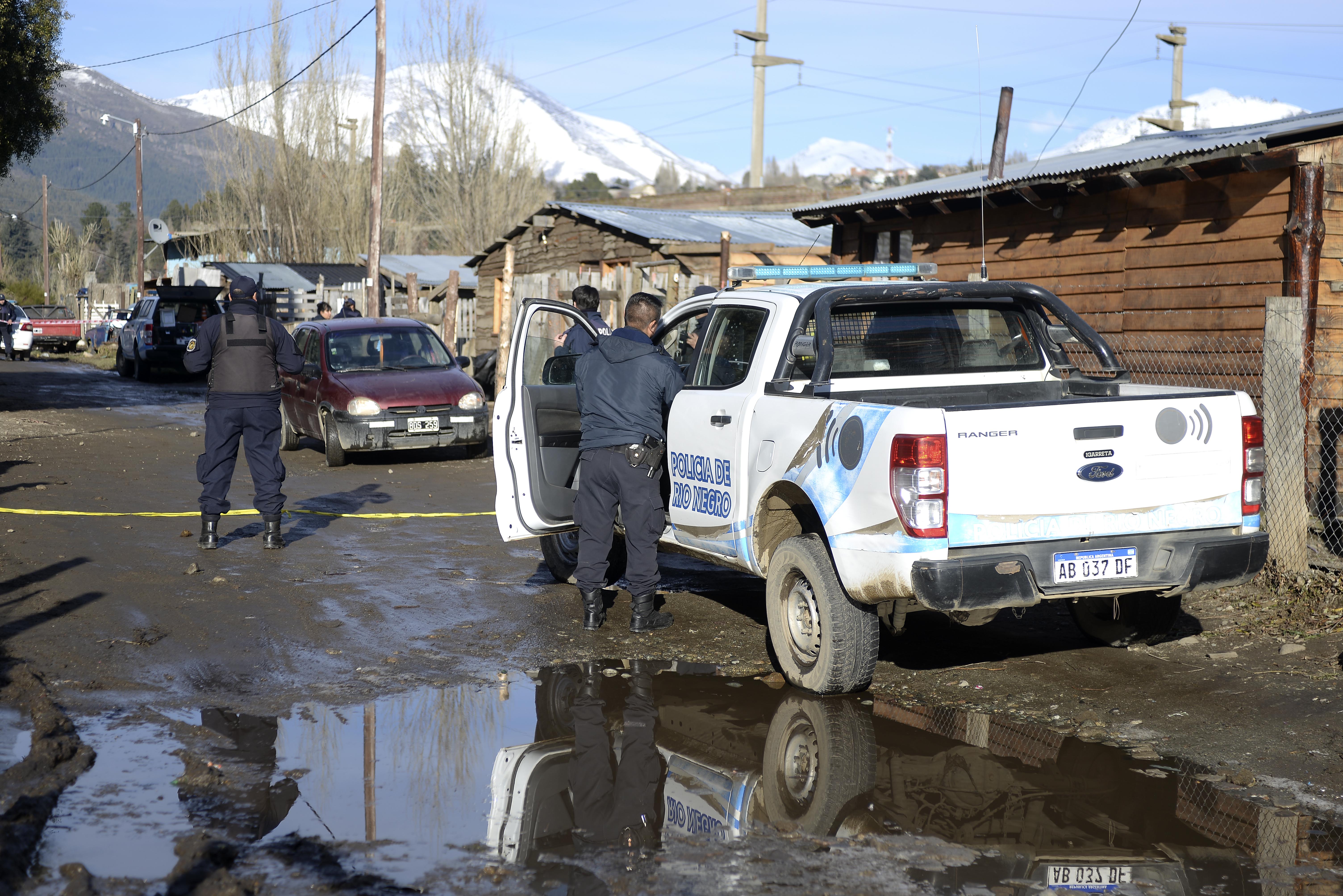 Una tercera persona habría actuado en el brutal ataque a un hombre que está en terapia intensiva en Bariloche. (Archivo)