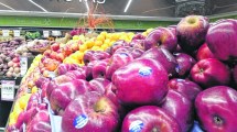 Imagen de Fuerte caída del consumo de peras y  manzanas en el mercado interno