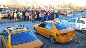 Tras 58 horas de bloqueos se destrabó el reclamo de los taxistas