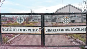 Desocupan el edificio nuevo de medicina para terminar la remediación y se mudan