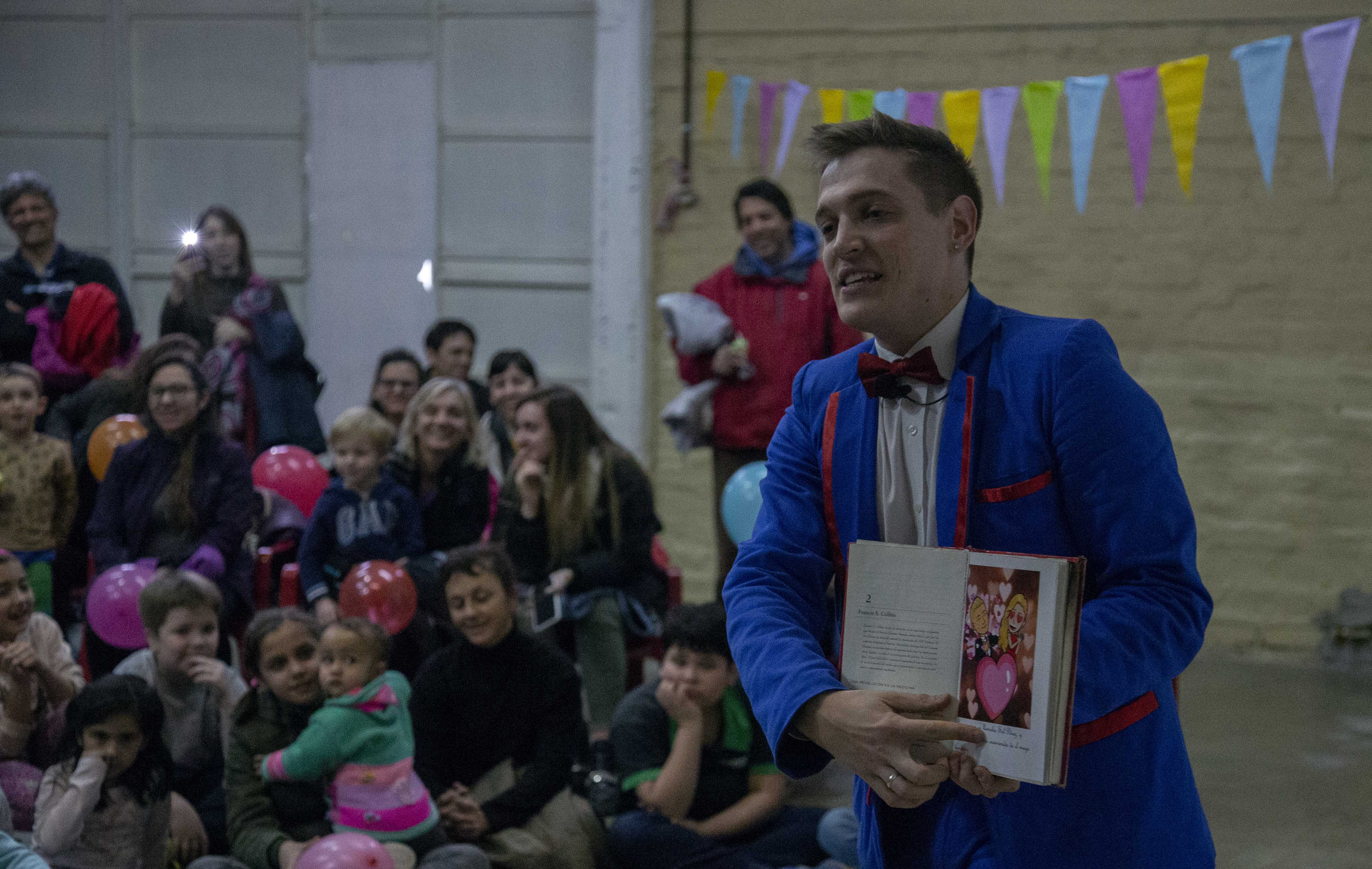 El Mago Joaquin Di Magic Llena De Ilusion La Escena Regional