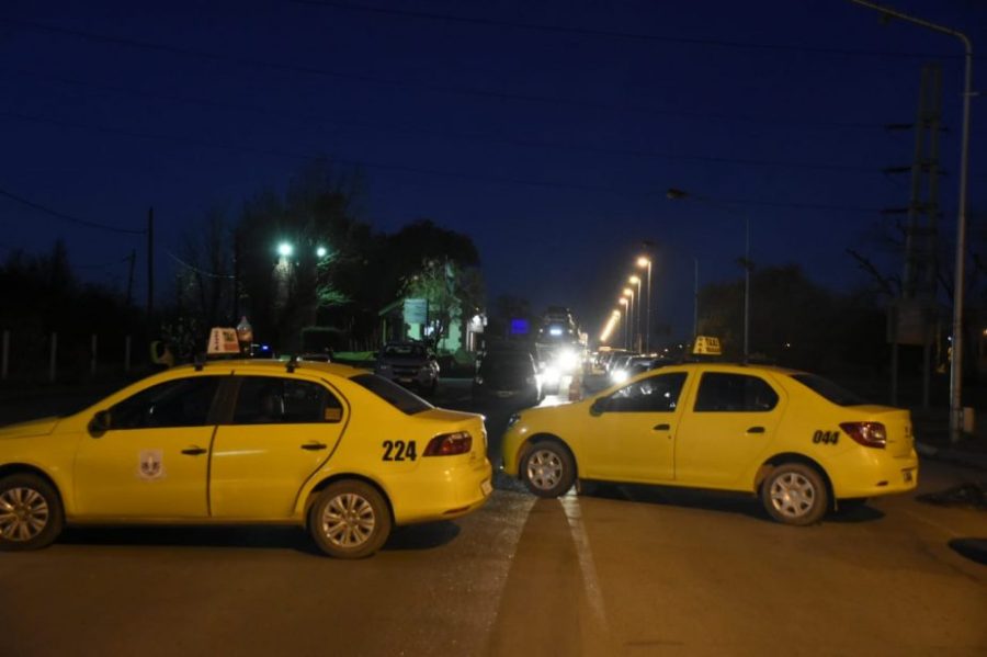 Sin Avances En La Causa Los Taxistas Mantenian El Bloqueo En Neuquen