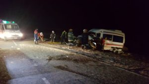 Ocho petroleros heridos tras un choque frontal en Ruta 17, cerca de Sauzal Bonito