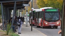 Imagen de El paro de colectivos afecta a más de 110.000 usuarios en la región