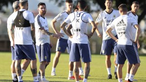 Argentina tiene dos bajas obligadas para jugar contra Chile