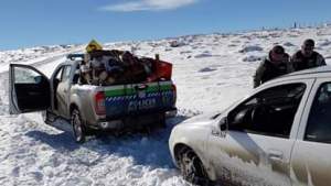 Rescataron a una mujer embarazada que había quedado aislada por la nieve