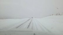 Imagen de Nieve: Cortaron el tránsito sobre Ruta 23 entre Dina Huapi y Comallo